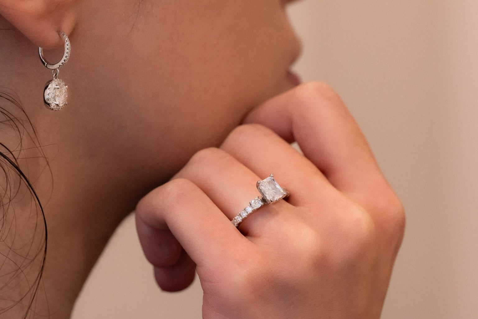 Trinity Grace Ring – Hochwertiger Schmuck: Ring mit Lab Grown Diamant in 18K Gelbgold von VON RUWEN GmbH