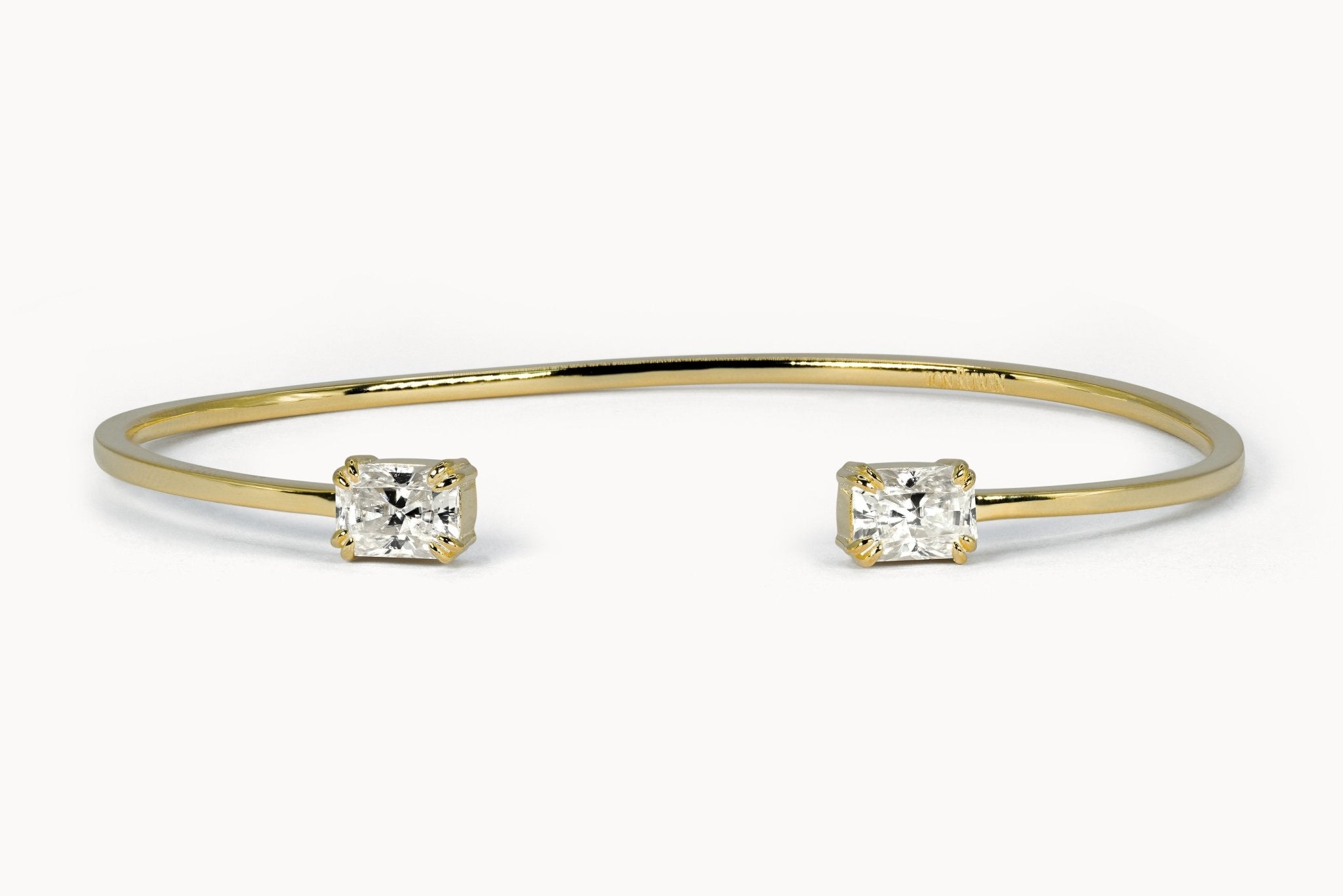 Twin Starlight Armreif – Hochwertiger Schmuck: Armreif mit Lab Grown Diamant in 14K Gelbgold von VON RUWEN GmbH