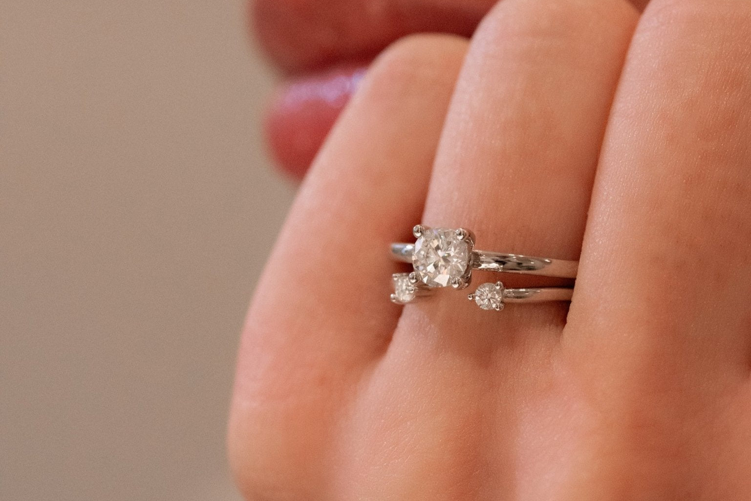 Twin Starlight Ring – Hochwertiger Schmuck: Ring mit Lab Grown Diamant in 14K Gelbgold von VON RUWEN GmbH