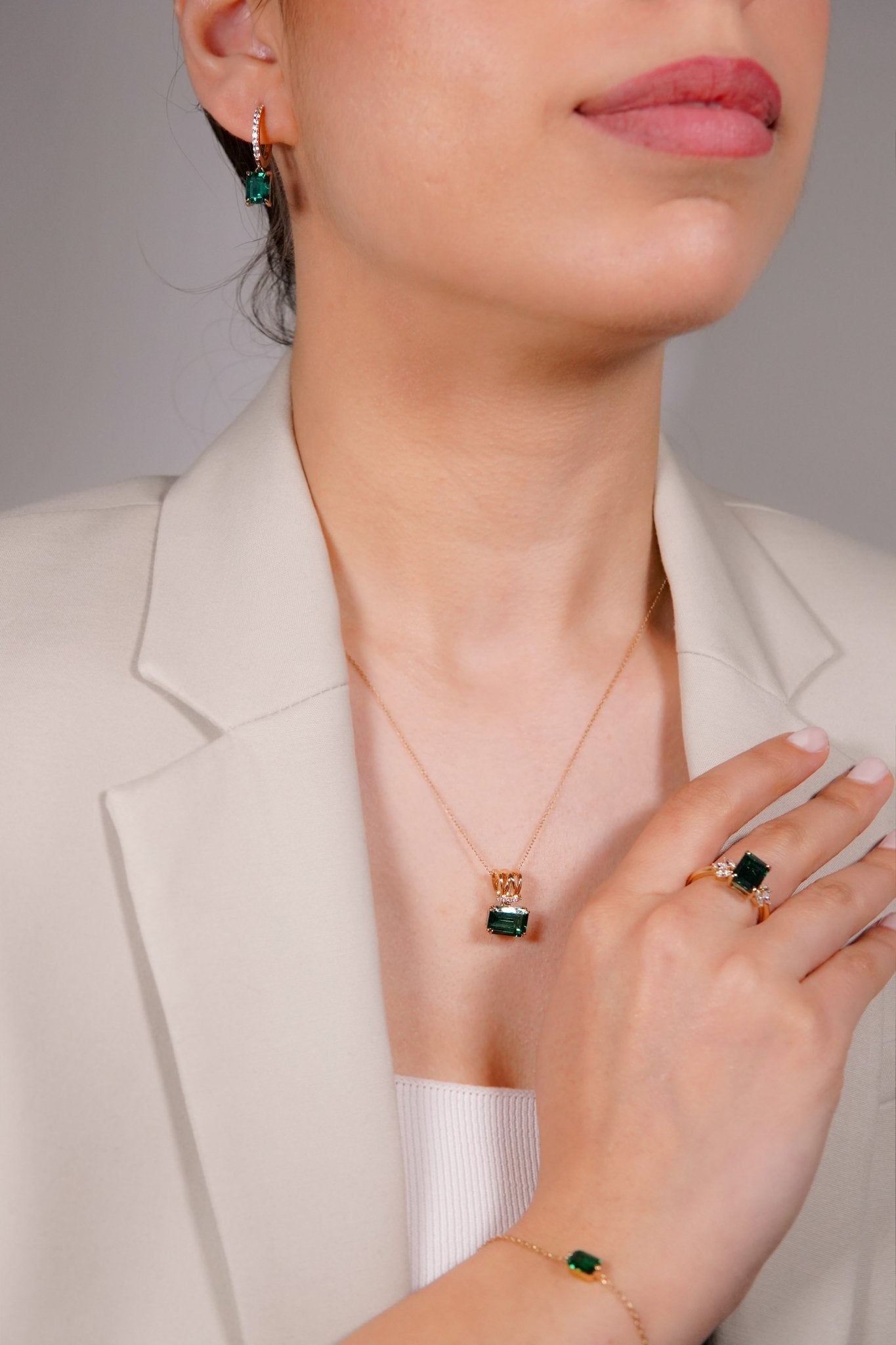 Verde Royale Ring – Hochwertiger Schmuck: Ring mit Smaragd & Lab Grown Diamant in 14K Gelbgold von VON RUWEN GmbH